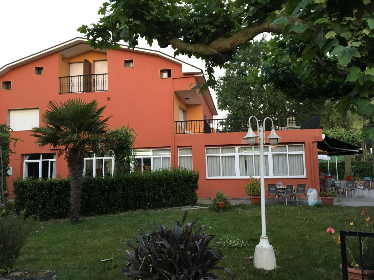 Hostal Restaurante Luz De Luna บียานูเอบา เด อาโรซา ภายนอก รูปภาพ
